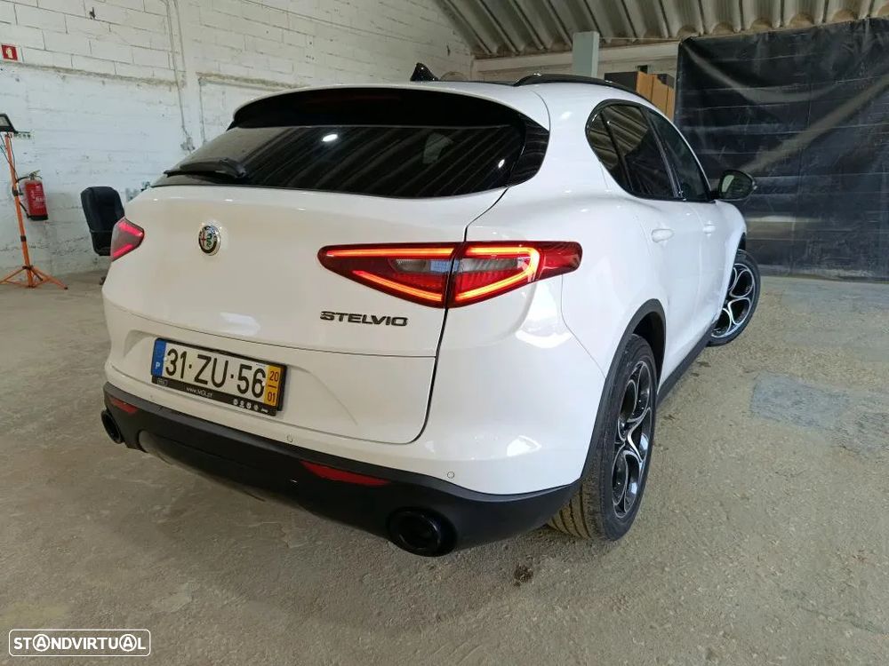 Alfa Romeo Stelvio 2.2 D B-Tech AT8 - 3