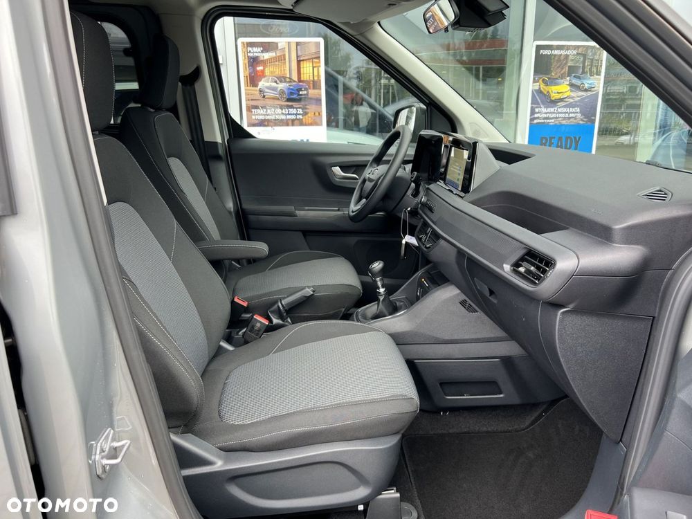 Ford Transit Courier - 32