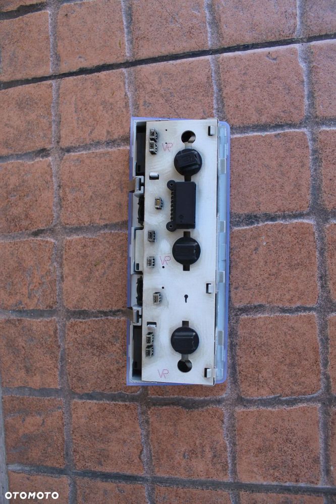 LAMPKA PODSUFITKI BMW E61 6912631 - 2