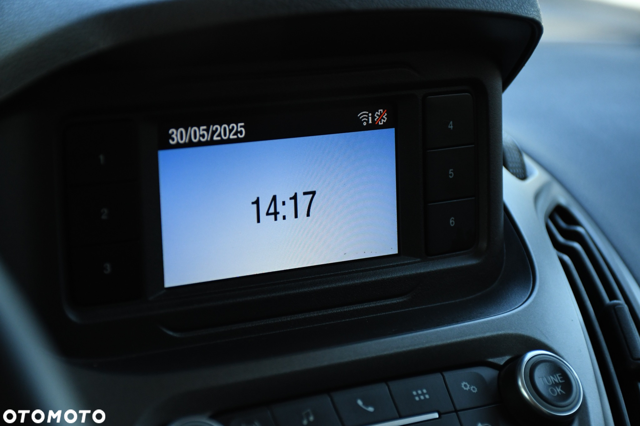 Ford Transit Courier - 24