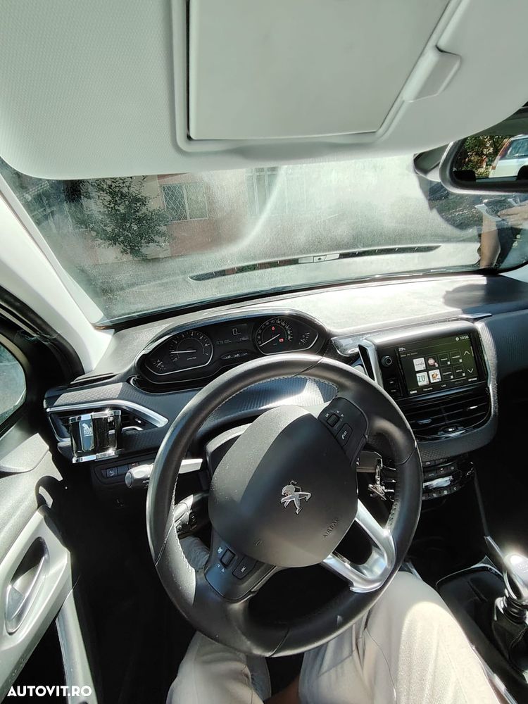 Peugeot 2008 1.2 PureTech Turbo S&S Allure - 5