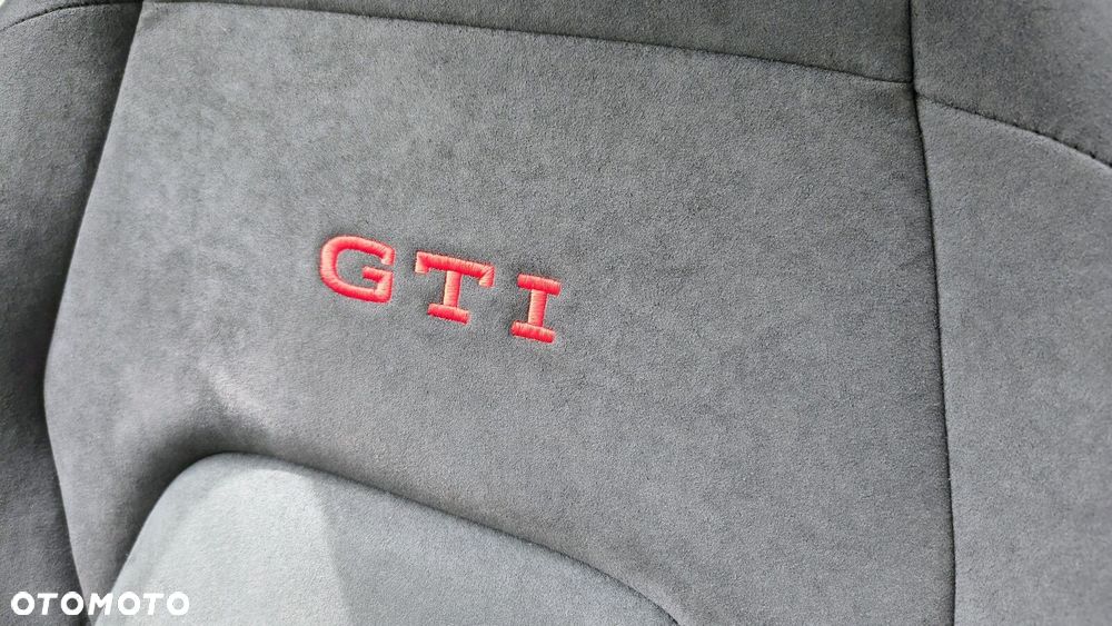 Volkswagen Golf - 30