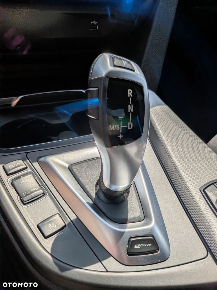 BMW Seria 3 320e M Sport sport - 16