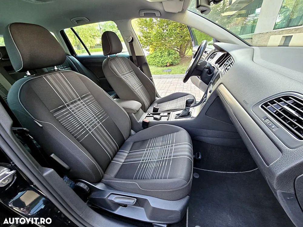 Volkswagen Golf 1.6 TDI BlueMotion Technology DSG Lounge - 25