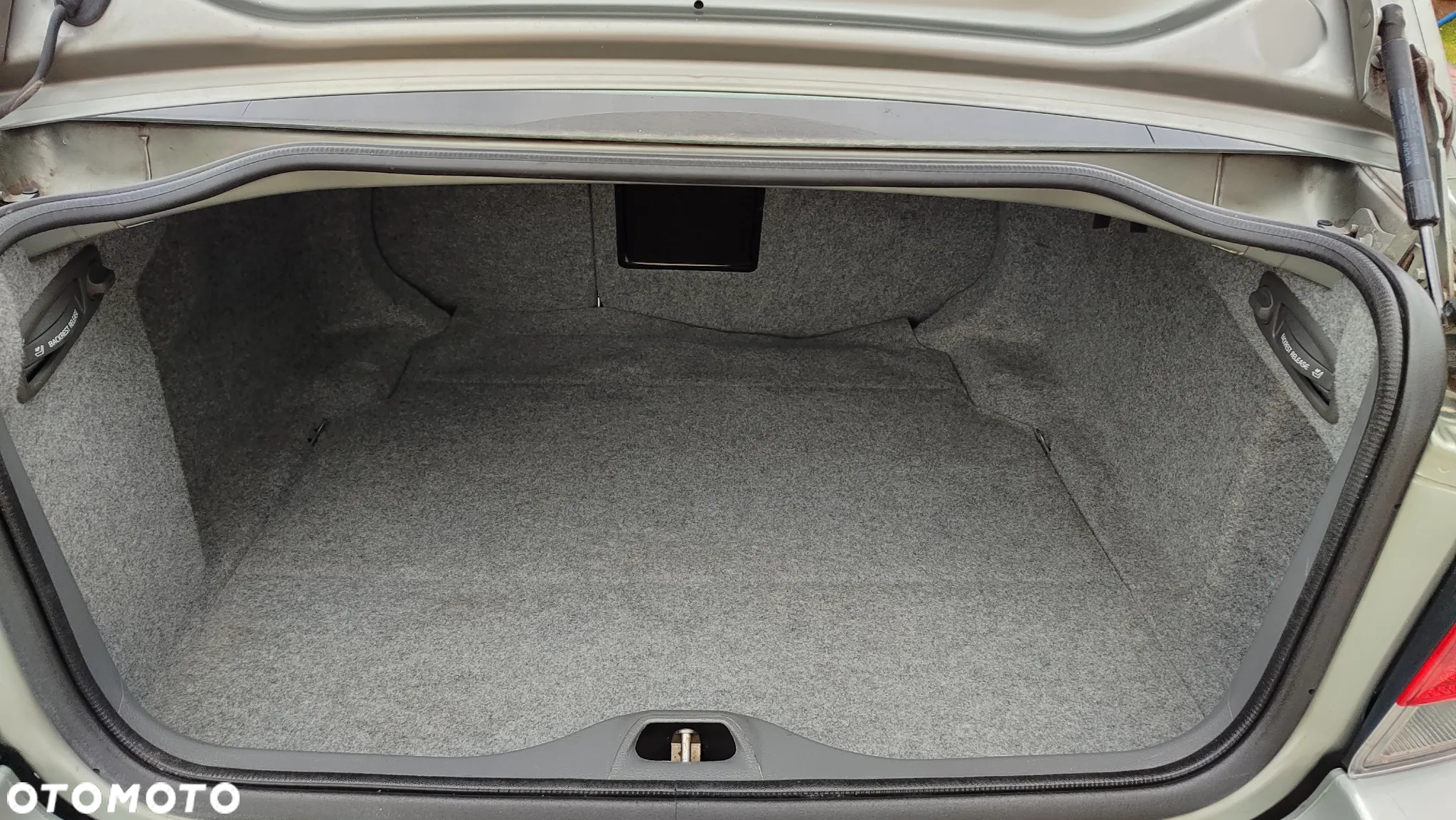 Volvo S60 2.4D Automatik Momentum - 32