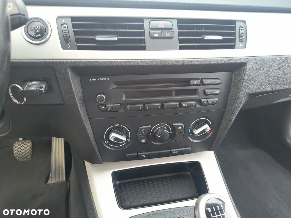 BMW Seria 3 320i - 24