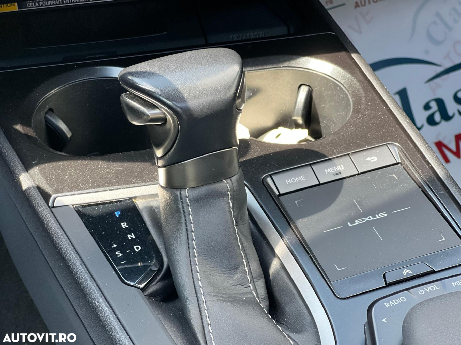Lexus UX 250h 2.0L HEV 20H- (178 HP) 4X2 CVT Executive - 20