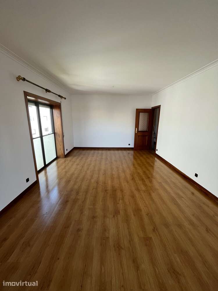 Apartamento T3 com garagem na Rua Gomes Freire, Cruz de Celas - Grande imagem: 5/18