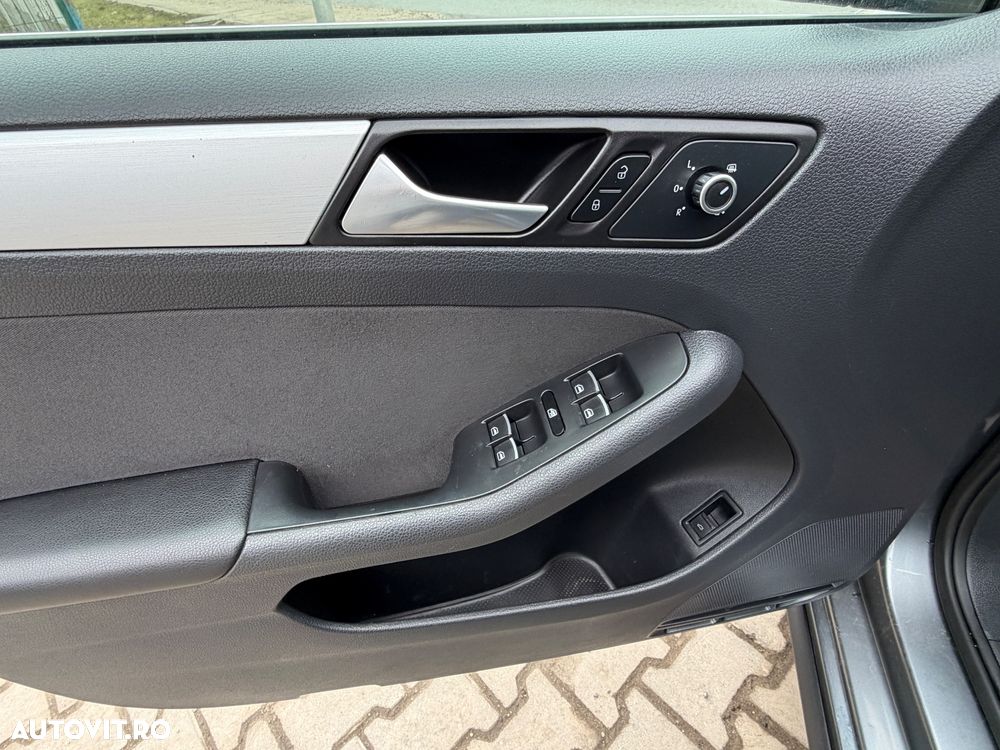 Volkswagen Jetta - 26