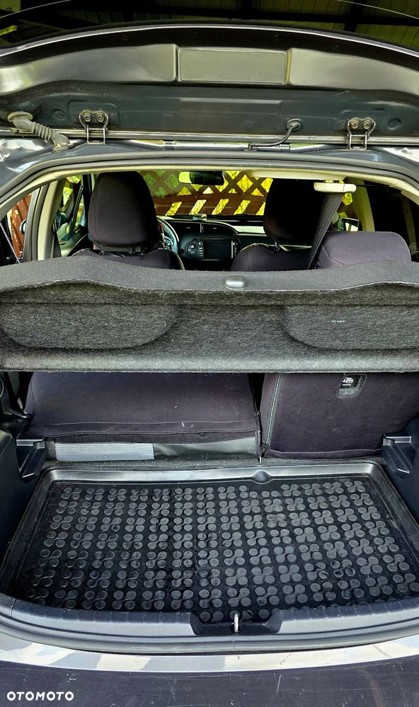 Toyota Yaris Hybrid 100 Premium - 11