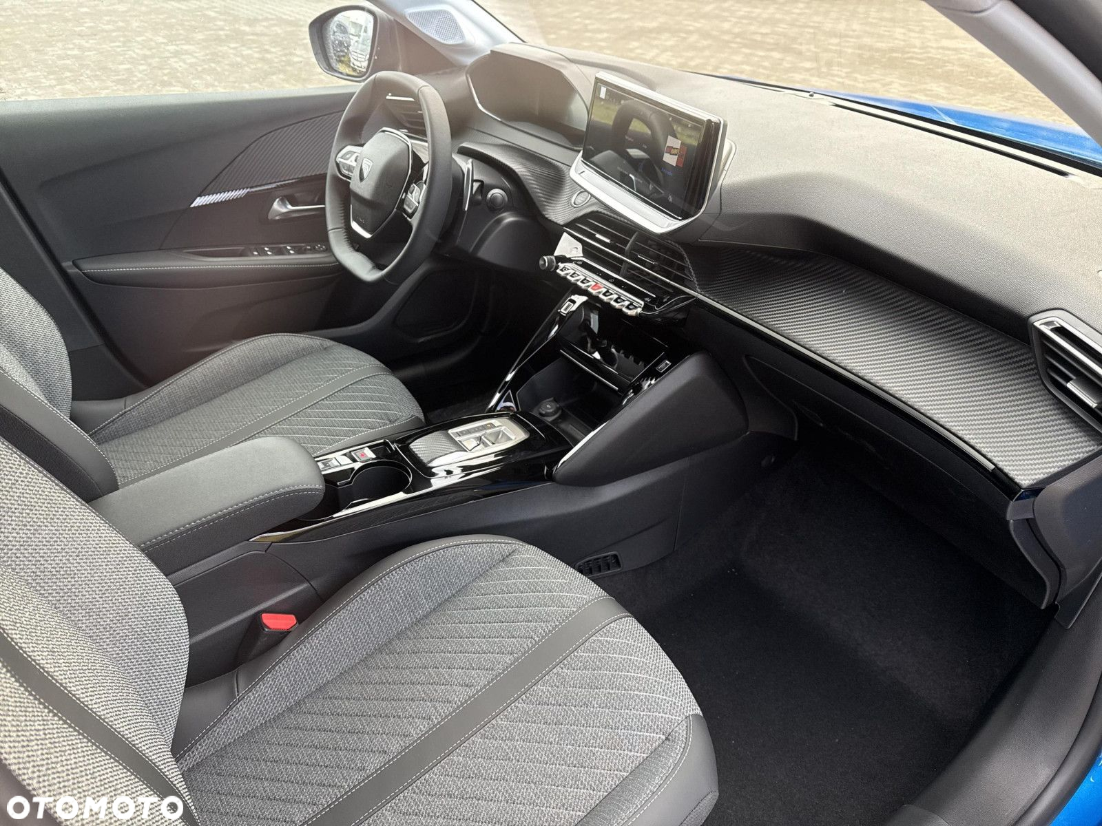 Peugeot 208 - 17