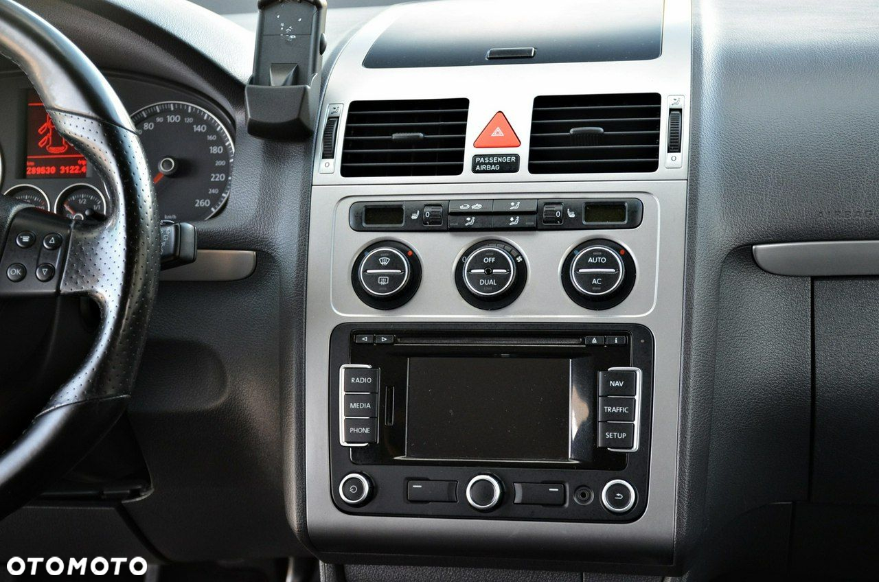 Volkswagen Touran - 23