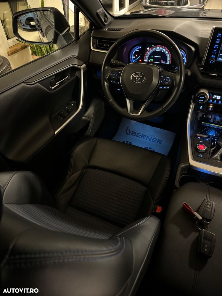 Toyota RAV4 2.5 4x4 Hybrid Team Deutschland - 24