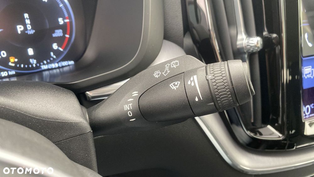 Volvo XC 60 B4 D AWD Momentum Pro - 22