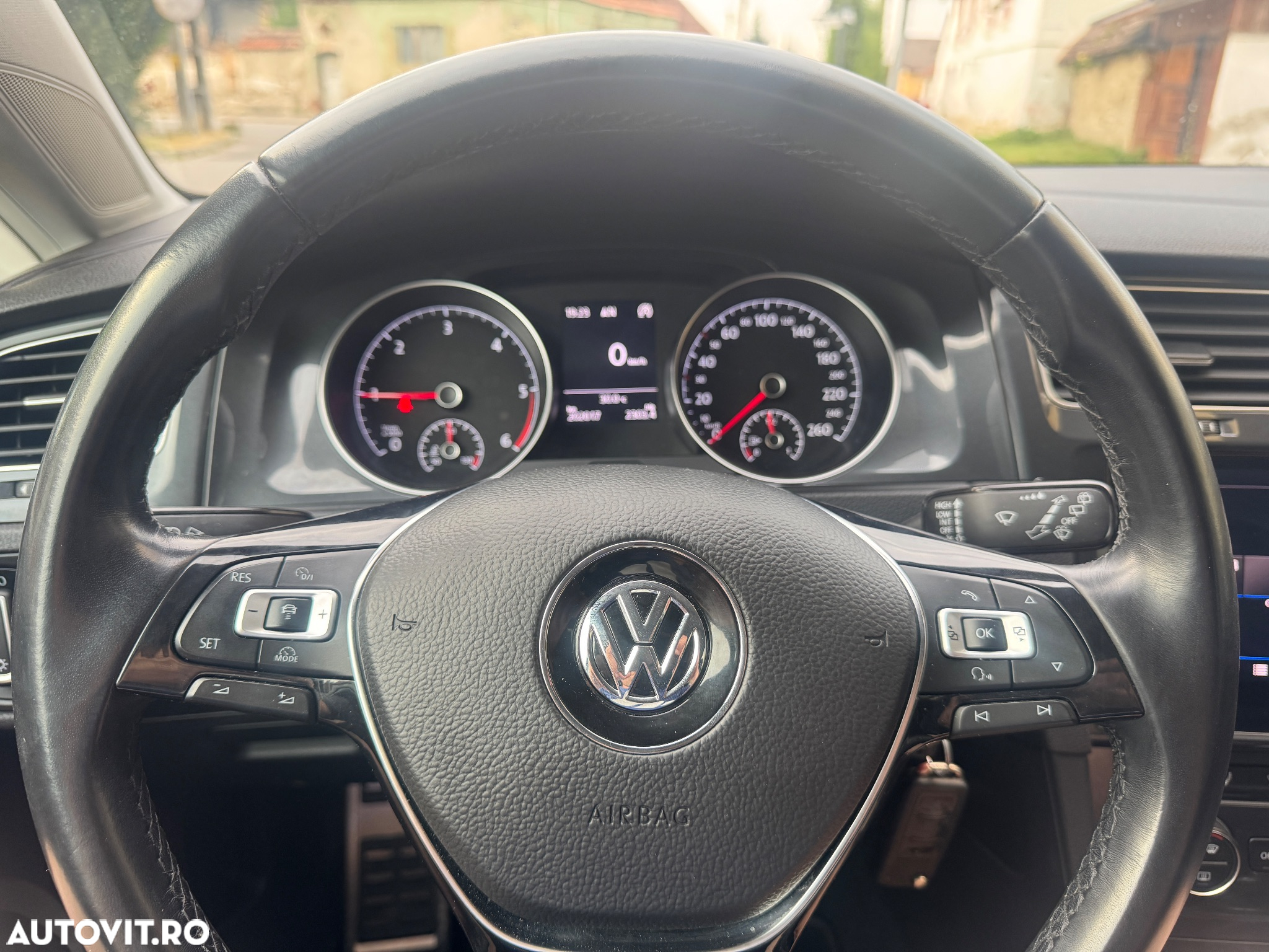 Volkswagen Golf Variant 1.6 TDI SCR Join - 12