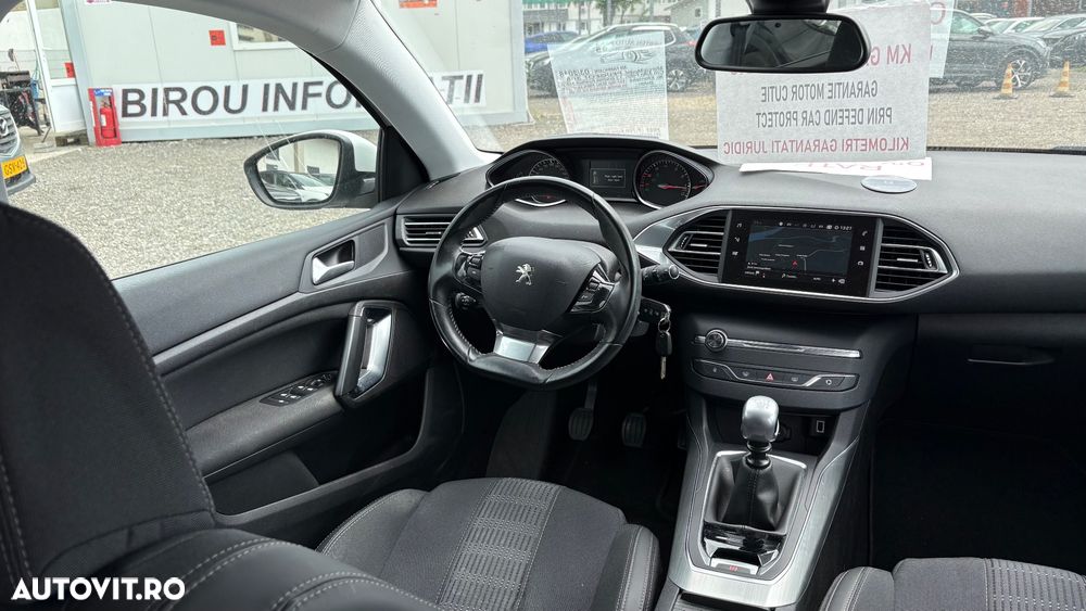 Peugeot 308 1.2 L PureTech Turbo S&S Allure - 10