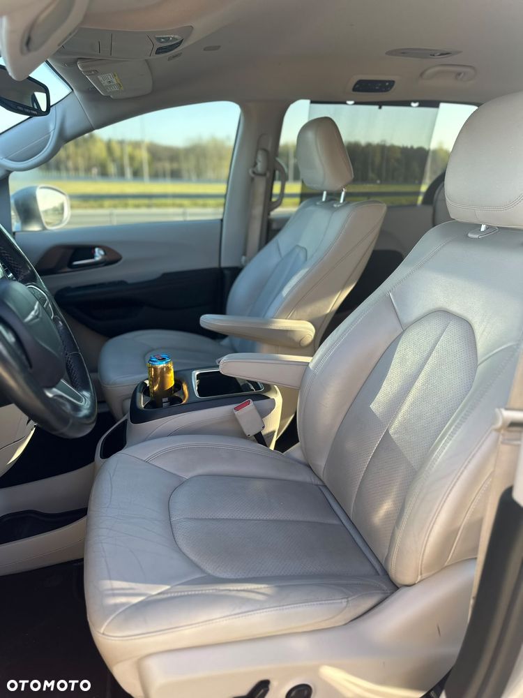 Chrysler Pacifica - 6