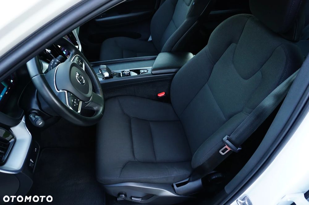 Volvo XC 60 B4 B Momentum Pro - 19