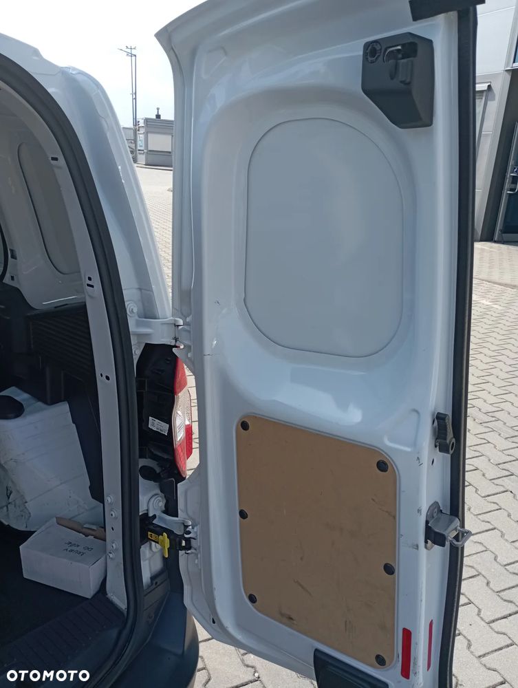 Ford Transit Courier Ambiente - 11
