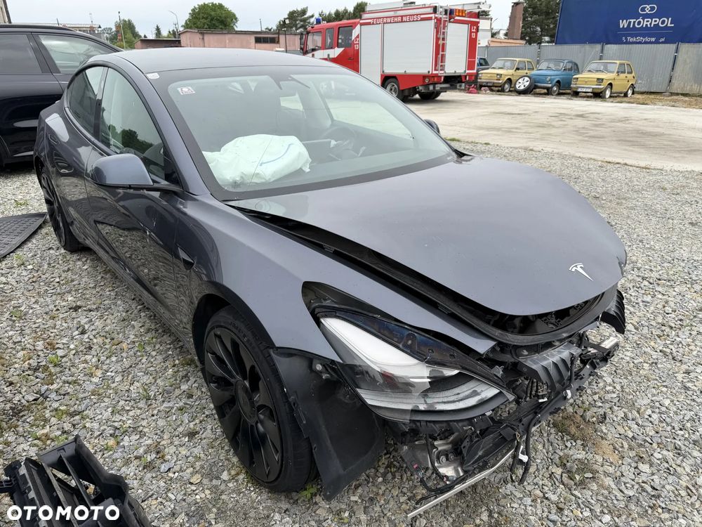 Tesla Model 3 - 1
