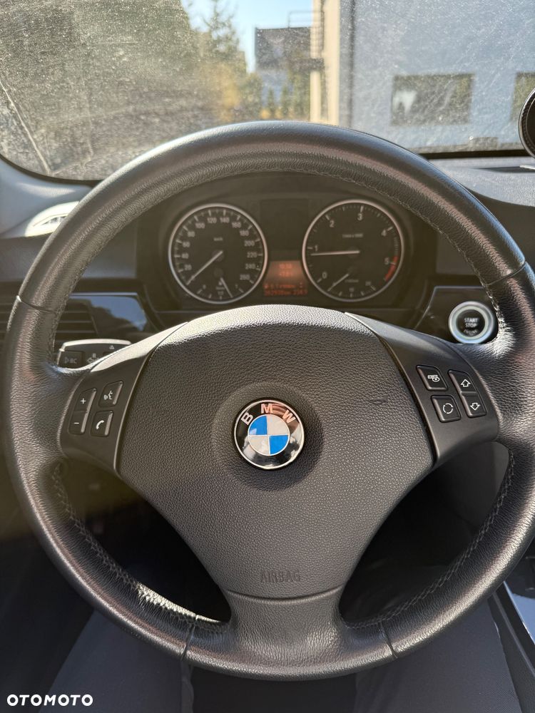 BMW Seria 3 318d DPF - 12
