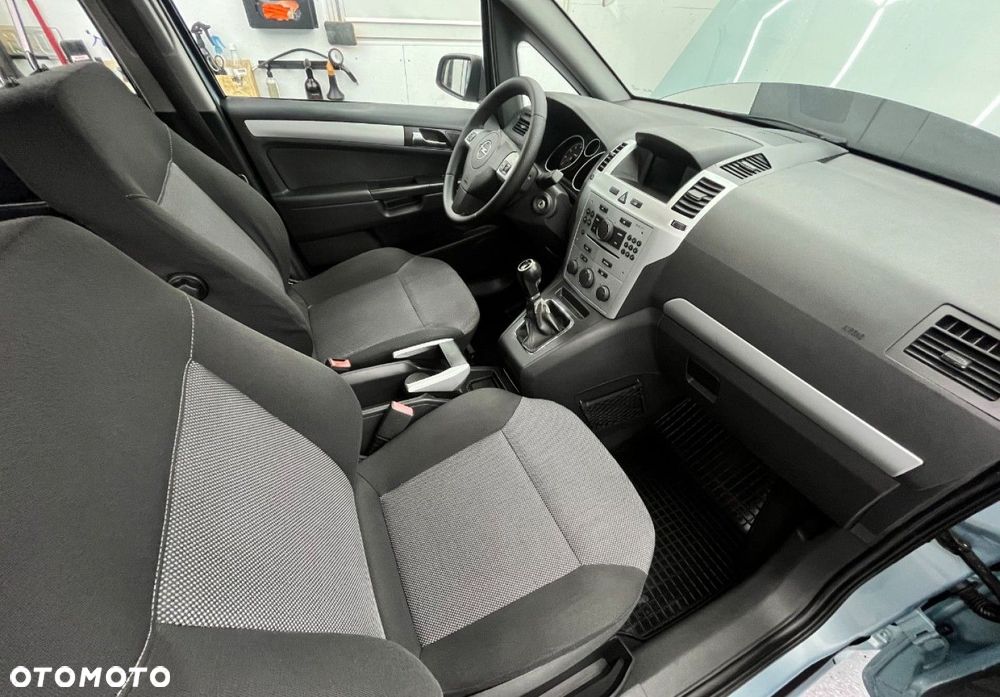 Opel Zafira - 22