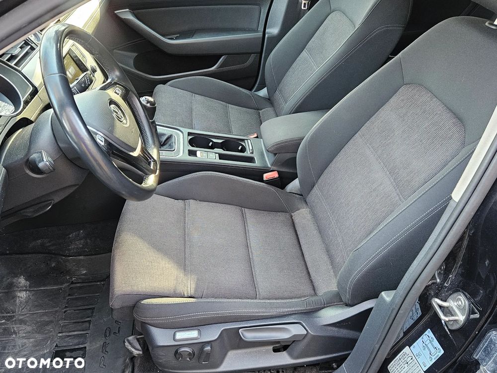 Volkswagen Passat 1.6 TDI BMT Comfortline - 7