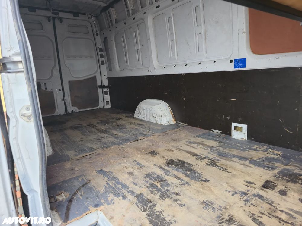 Mercedes-Benz Sprinter - 12