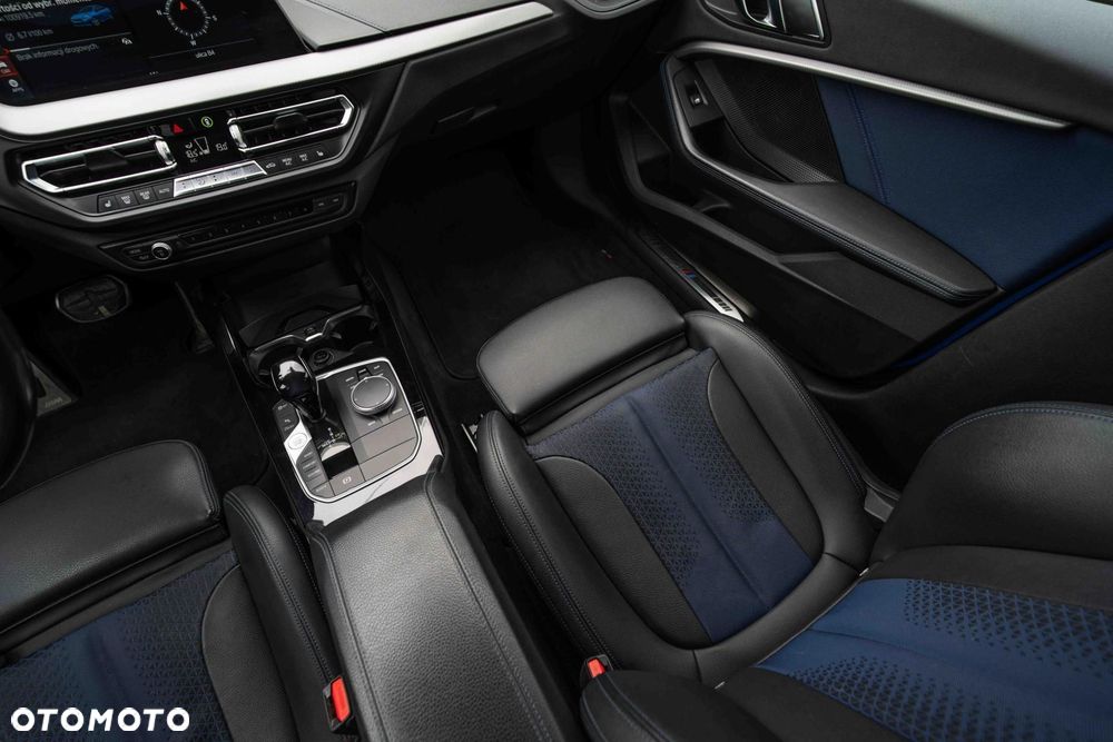 BMW Seria 2 220d M Sport - 36