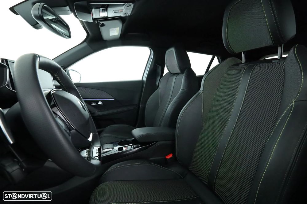 Peugeot 2008 PureTech 130 EAT8 GT - 6