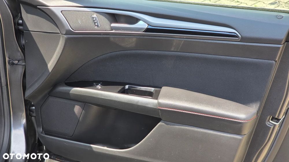 Ford Fusion - 23
