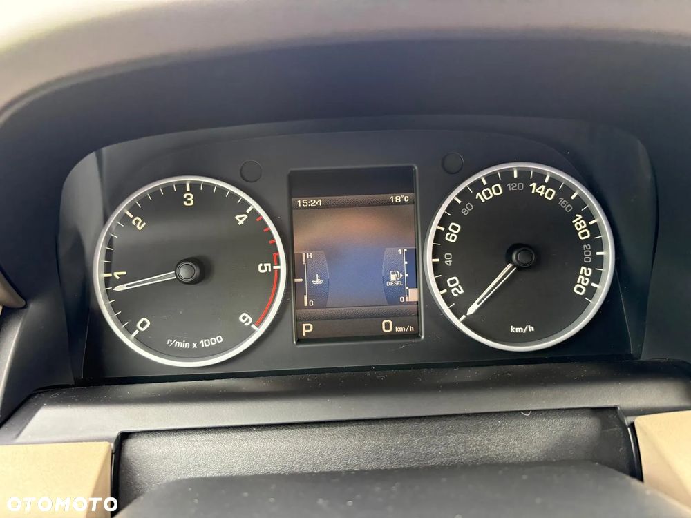 Land Rover Discovery IV 2.7D V6 HSE - 11