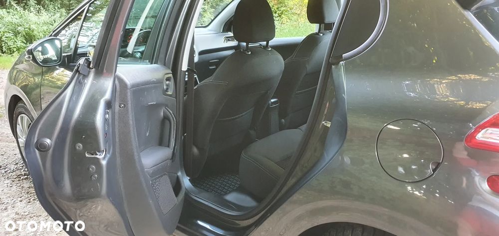 Peugeot 208 - 10