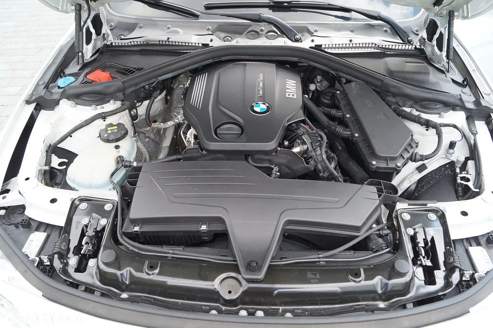 BMW Seria 3 318d Edition M Sport Shadow - 28