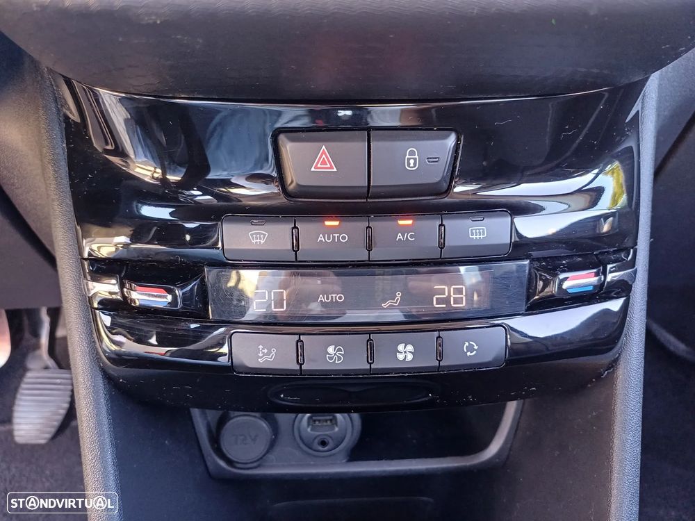 Peugeot 208 1.6 BlueHDi Style - 29