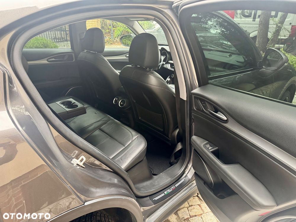 Alfa Romeo Stelvio 2.0 Turbo Veloce TI Q4 - 9