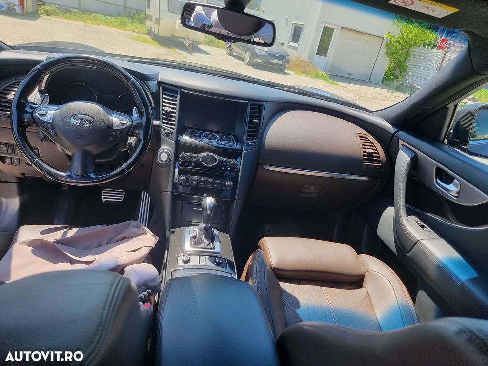 Infiniti Q70 - 16