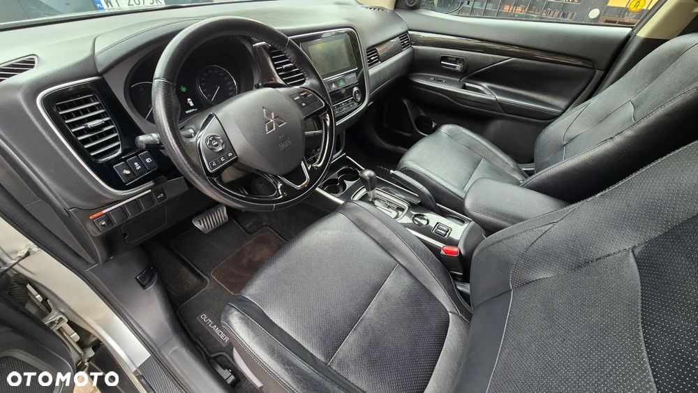 Mitsubishi Outlander - 11