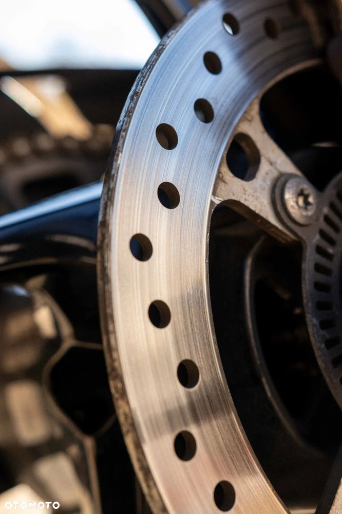 Triumph Trident - 32