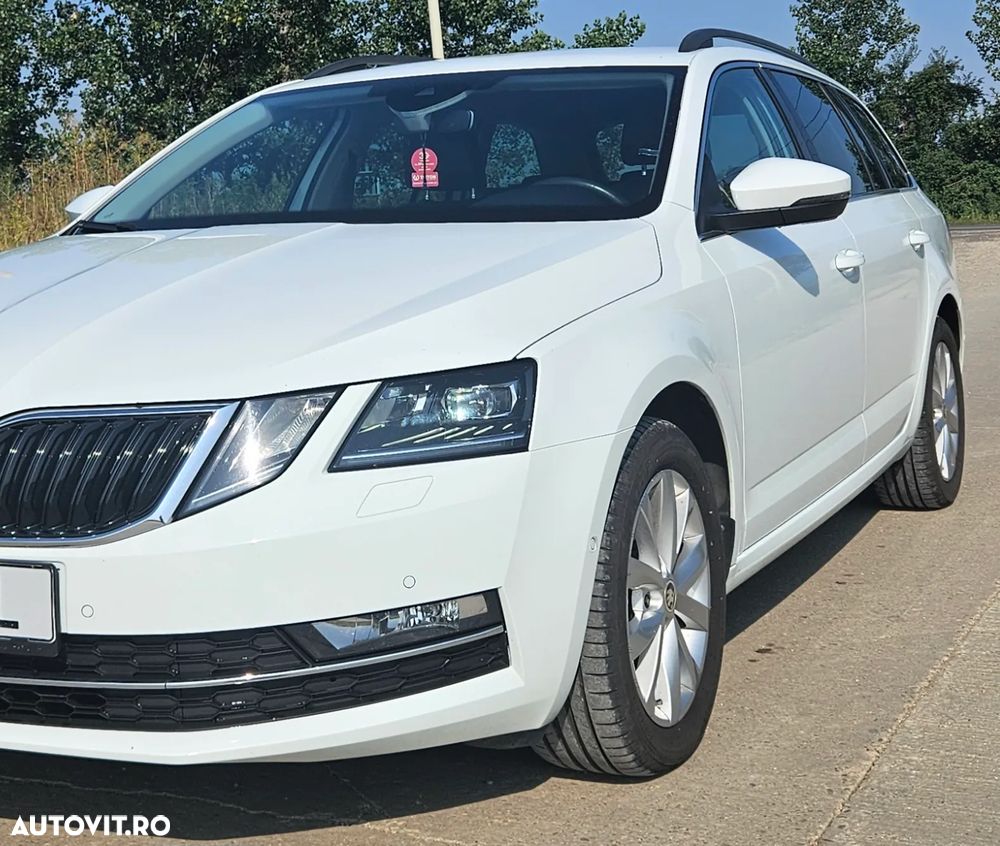 Skoda Octavia 1.6 TDI DSG Style - 2