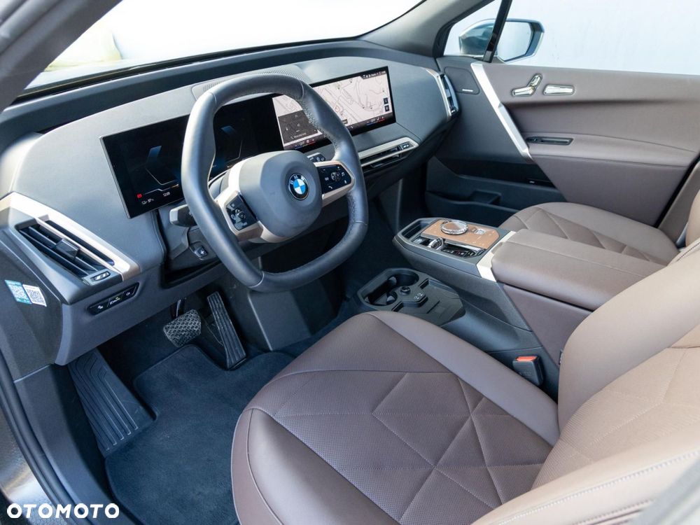 BMW iX - 12