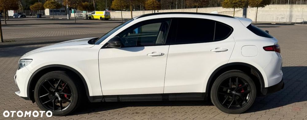 Alfa Romeo Stelvio - 4