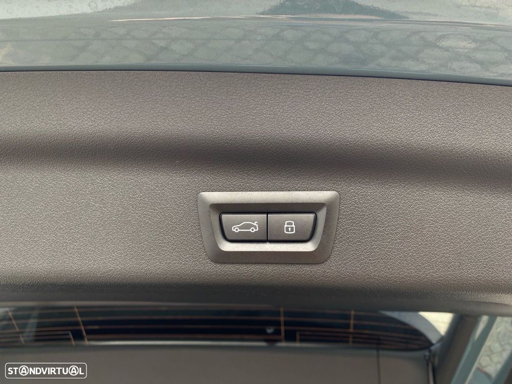 BMW iX1 eDrive20 Pack Desportivo M - 23