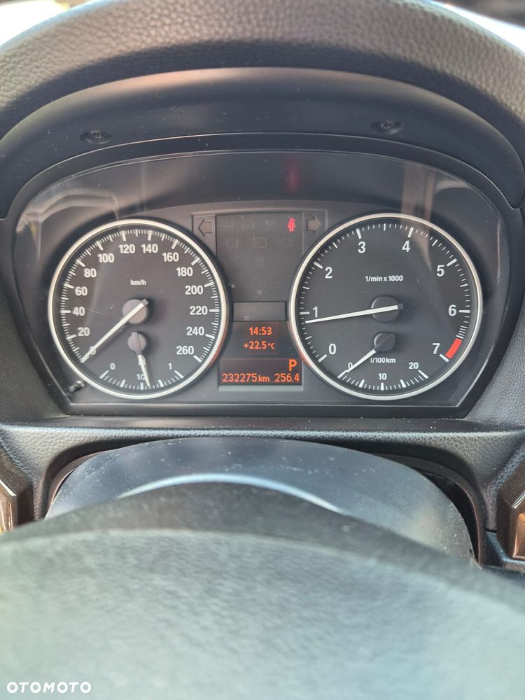 BMW Seria 3 318i - 23