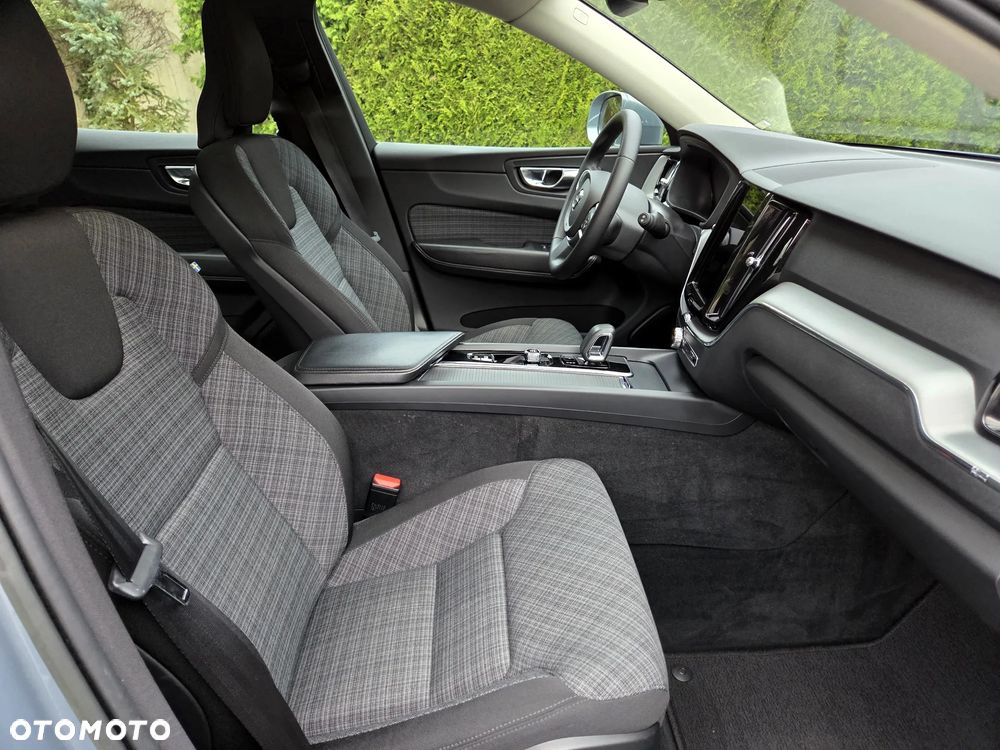 Volvo XC 60 B4 D Geartronic Momentum Pro - 33