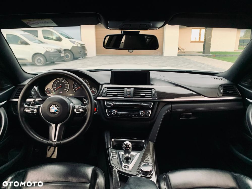 BMW M4 Coupe DKG - 25