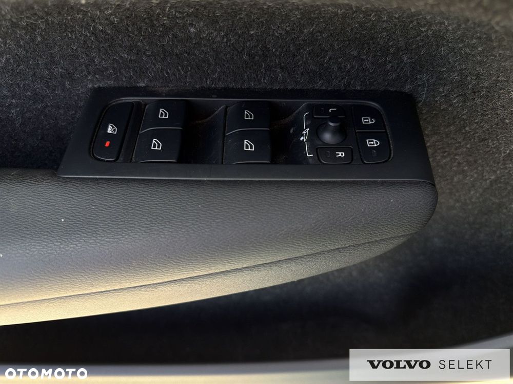 Volvo XC 40 - 25