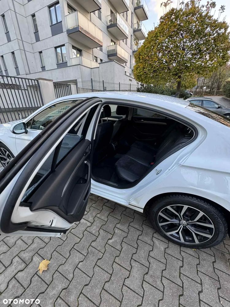 Volkswagen Passat - 14