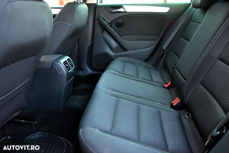 Volkswagen Golf 1.6 TDI DPF DSG Team - 13