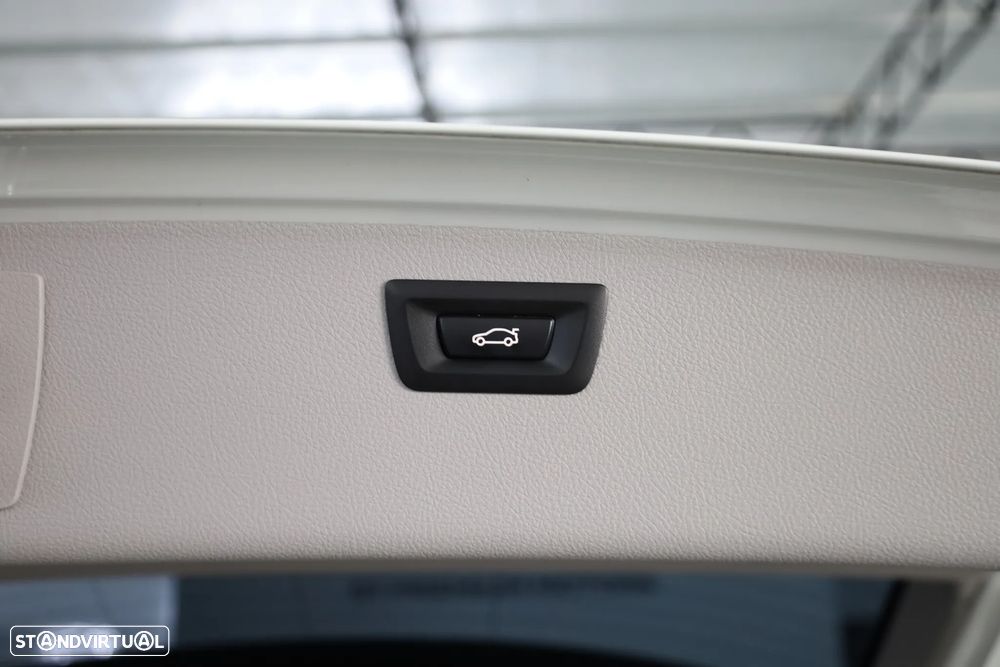 BMW 318 d Aut. Sport Line - 31